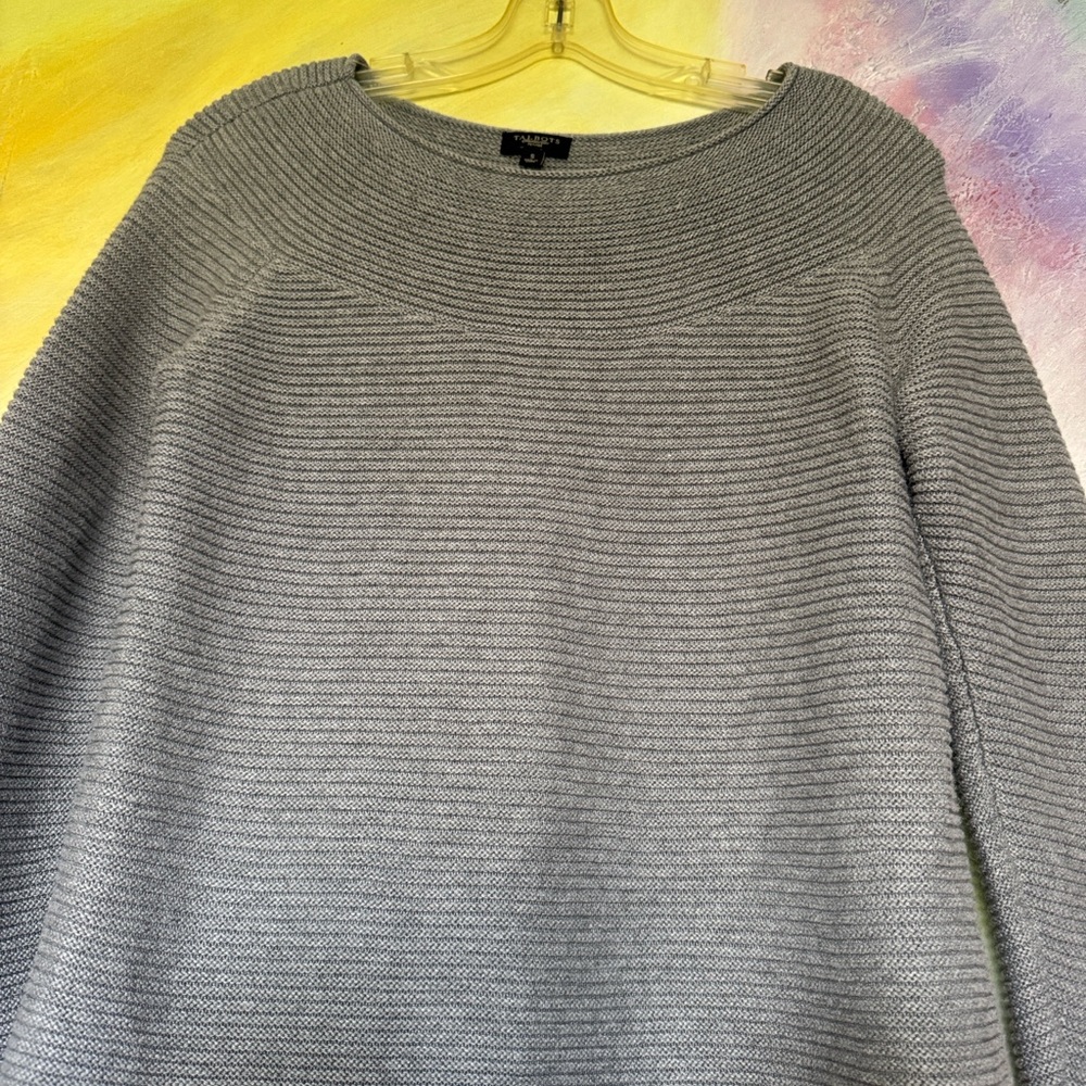 Talbots Petites gray textured knit sweater. Size S
Talbots Black Label